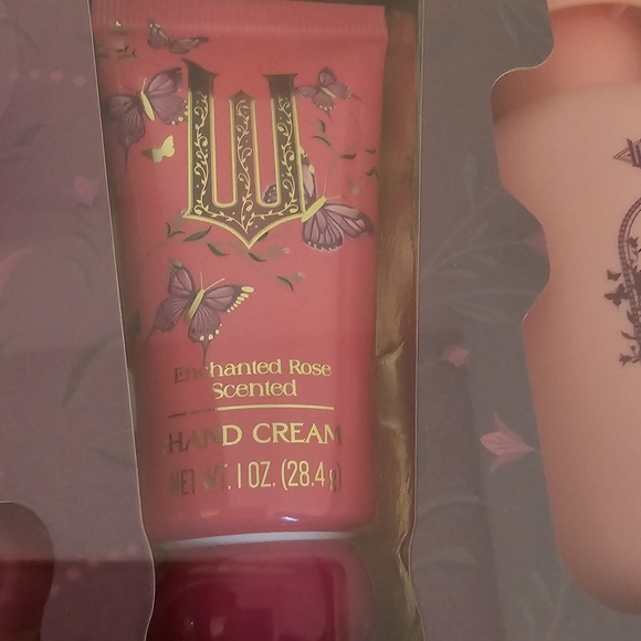 Wicked Gold and Pink Bath Set - Picture 8 of 11